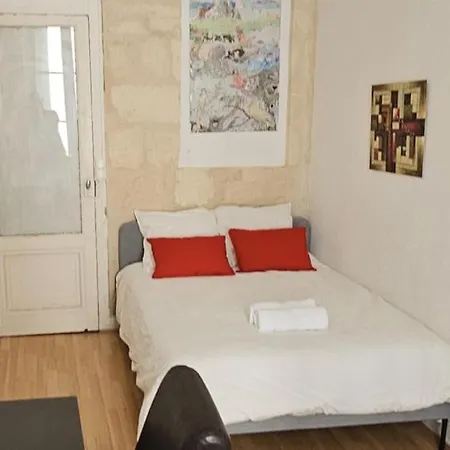 Center Cosy S1 65m2 בורדו